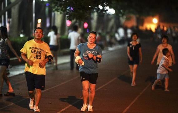 晨跑vs夜跑哪个更好呢你来说说