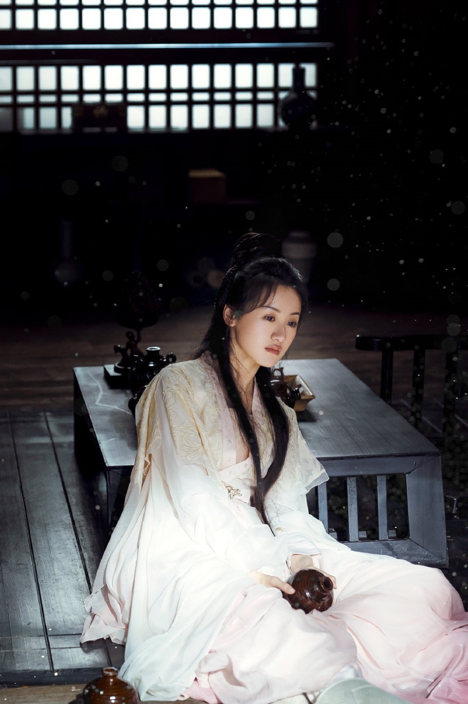 《琉璃》虐了司凤12集,却被璇玑三集哄好,跟着被哄好的还有观众