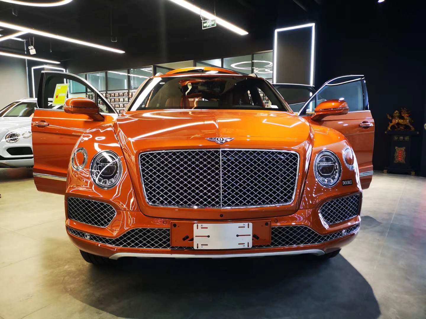 进口高配置20款宾利添越震撼让利手续正规