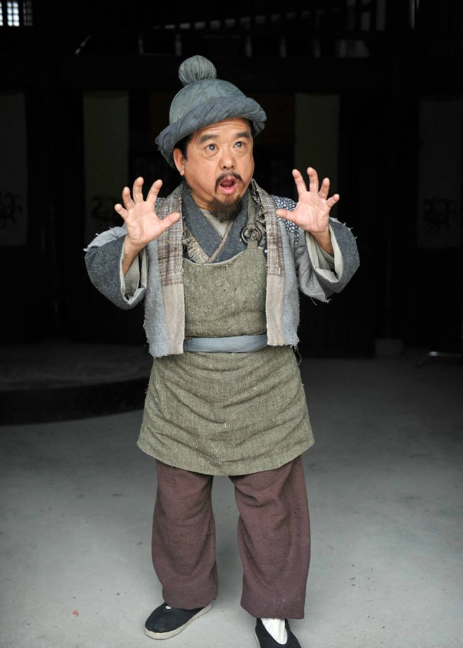 他身高1米28,却混迹娱乐圈娶过四个老婆,如今爱情事业两开花_陈三木