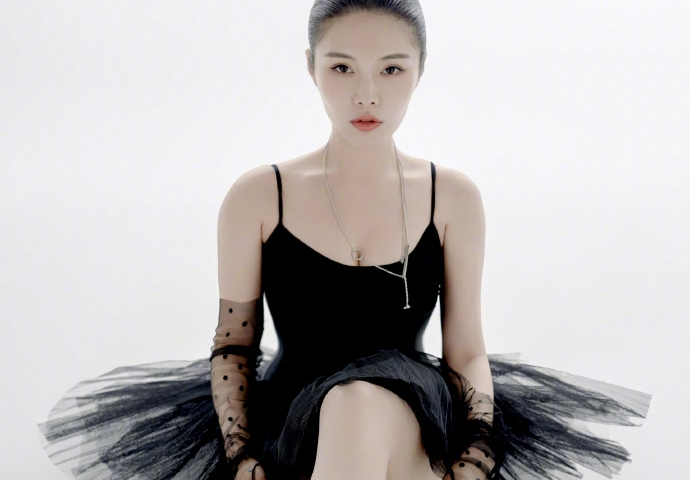 徐冬冬芭蕾里的黑天鹅 性感丰满优雅神秘,很美