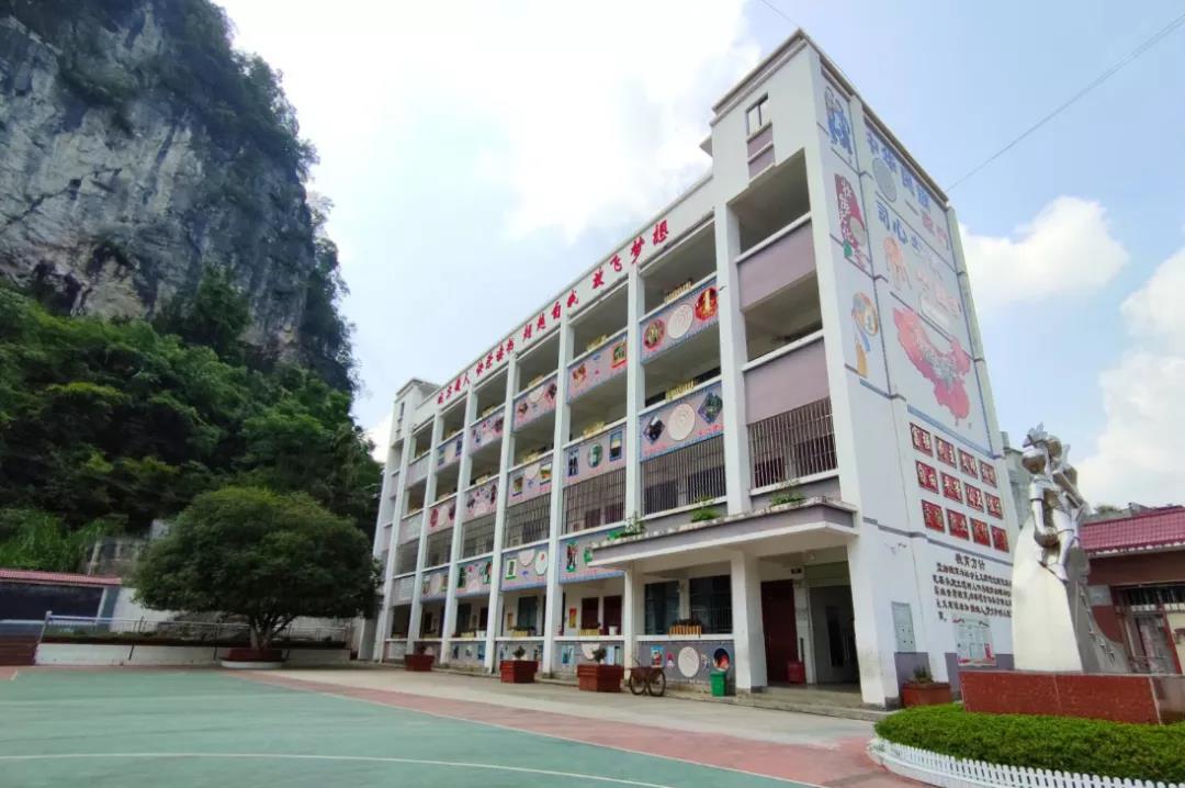 成就梦想爱心助学活动在广西百色市靖西武平镇中心小学正式启动