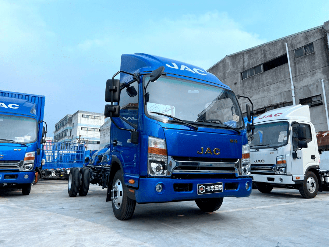 不超载还能多拉货,宽轮距能装22方大货箱:江淮帅铃q6评测