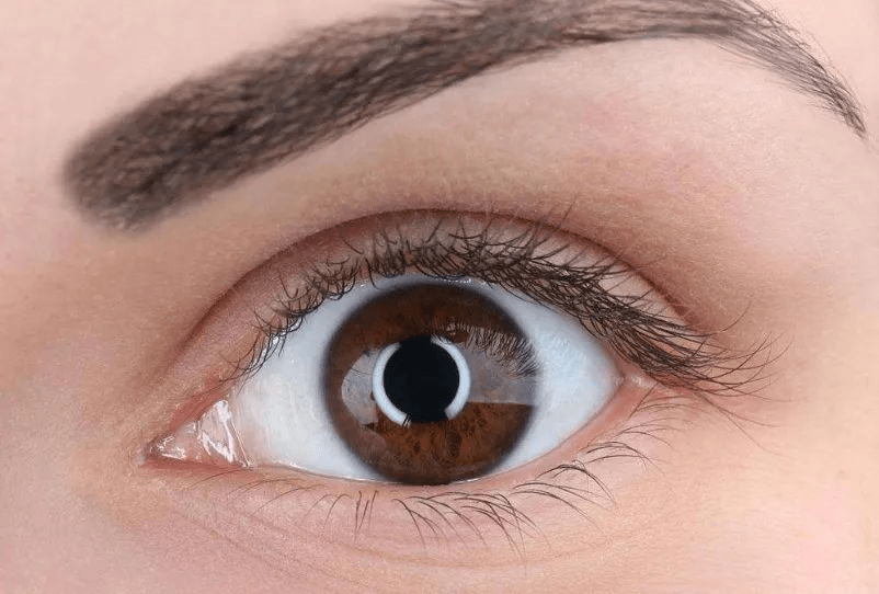 眼部总是卡粉卡纹你的眼周该做护理了