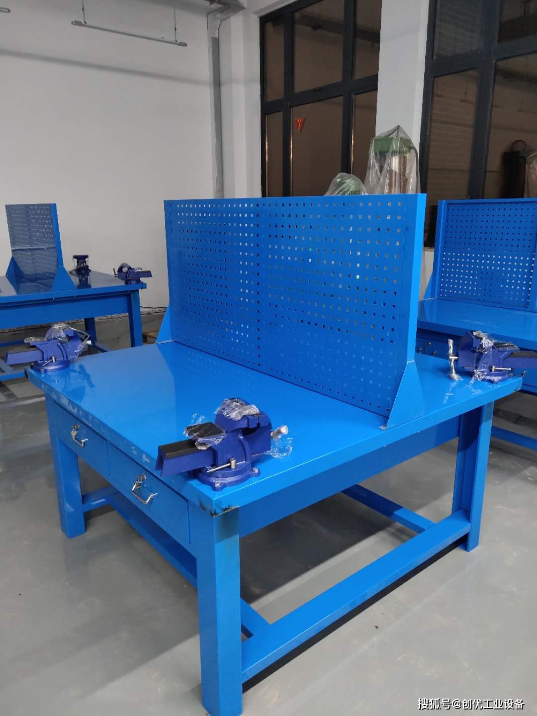 a工作台钳工工作台台面属性