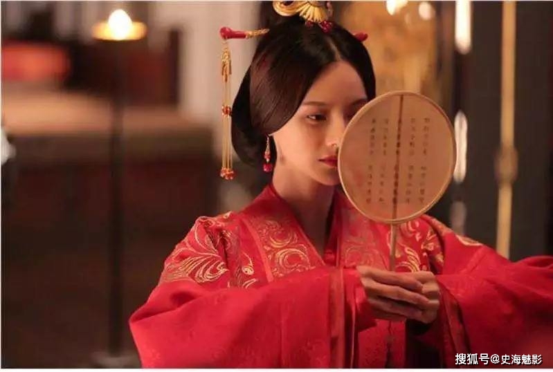 在三国历史中,甄宓是一个非常有名的美女,据说曹家父子都为之神魂颠倒