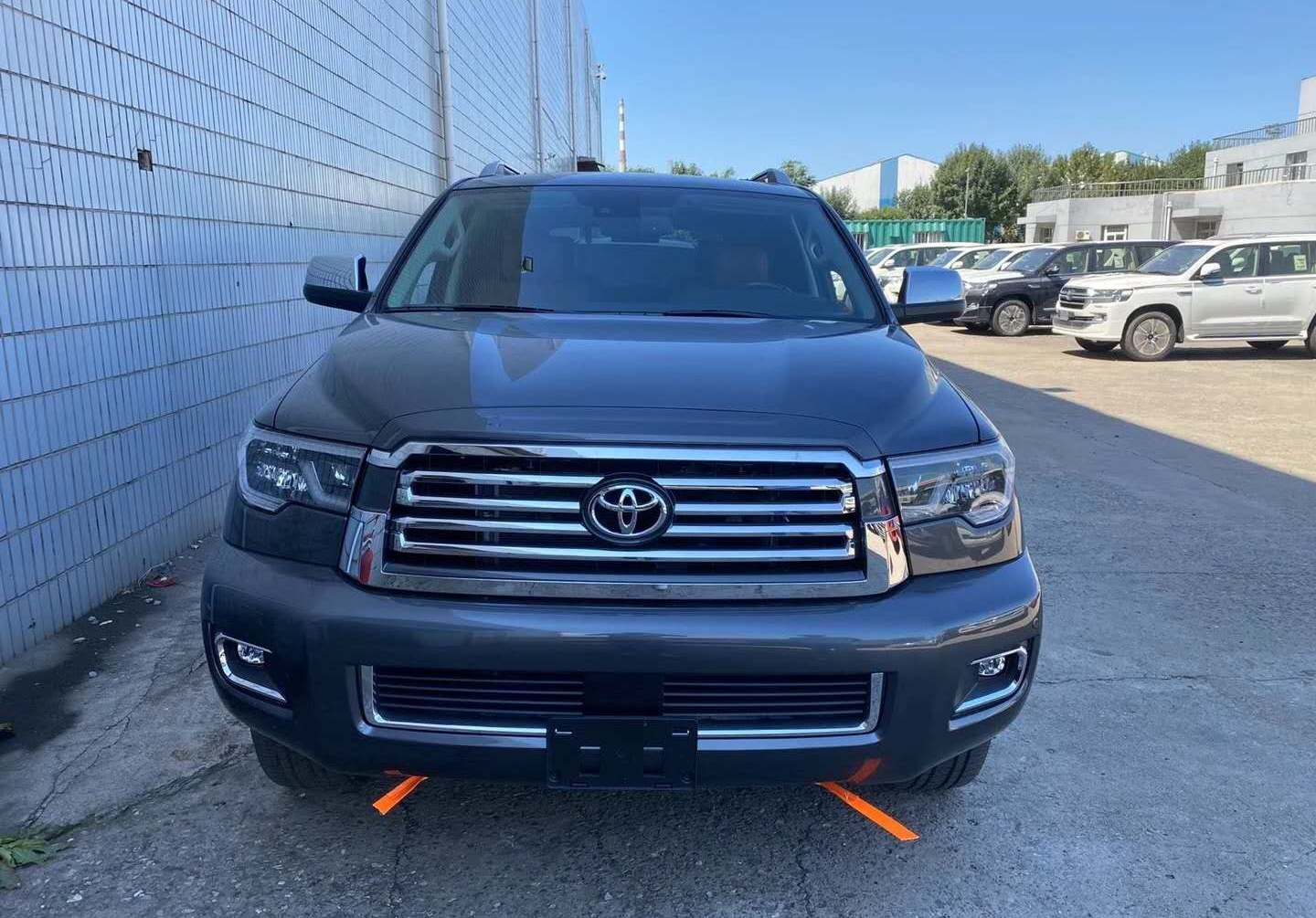 全尺寸硬派越野suv 丰田红杉5700给你想要的超大空间