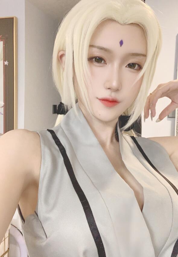 原创腐团儿放出纲手cos精髓处十分还原怪不得自来也喜欢她