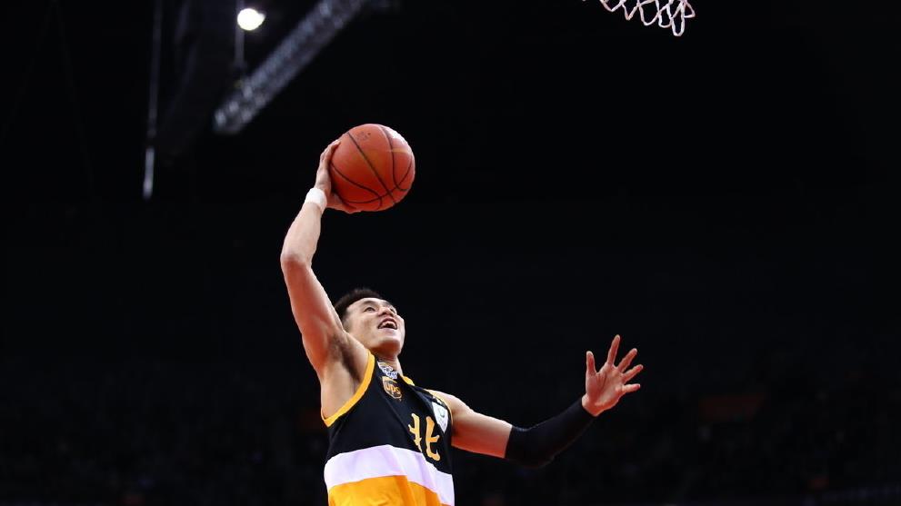 此外,还有球迷希望草根扣篮王比如"云南滑翔机"牟进宏参加扣篮大赛.