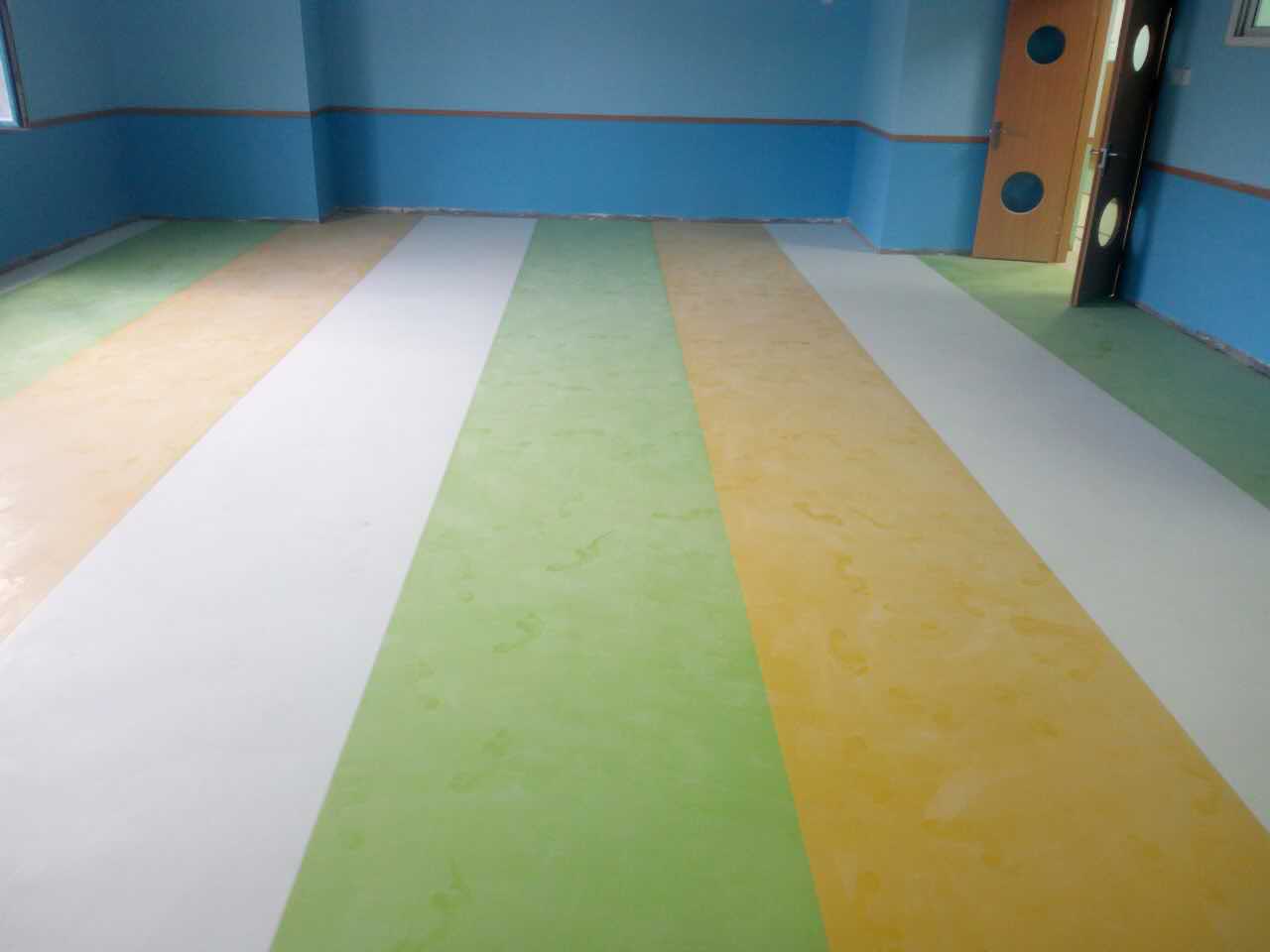 山东济南市洁福幼儿园防滑pvc地板_小孩子