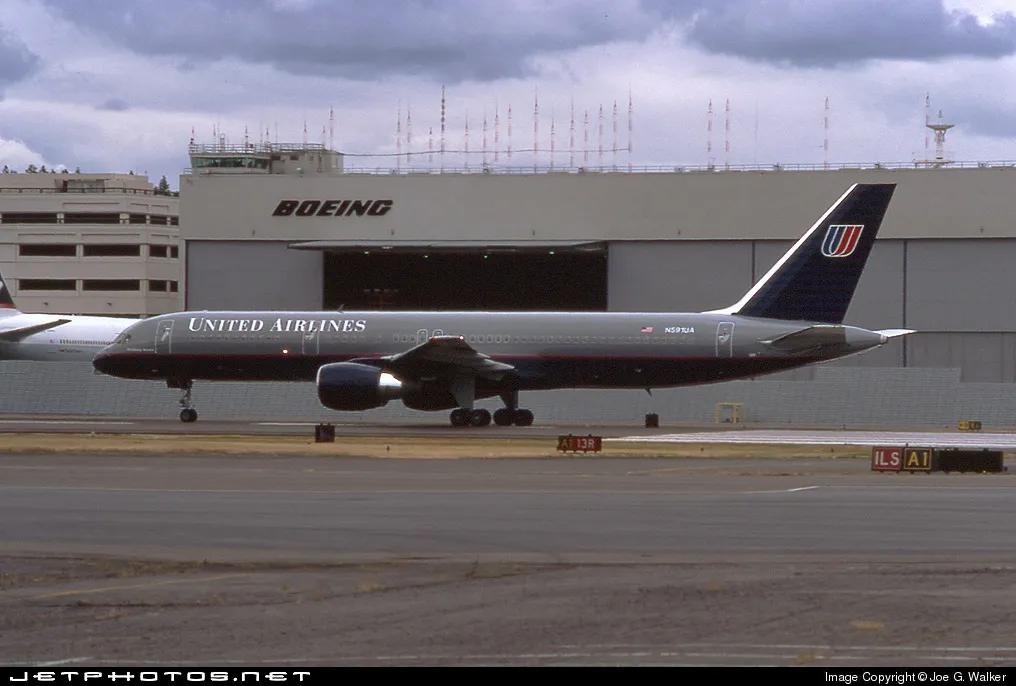 美国西北航空85号班机图片