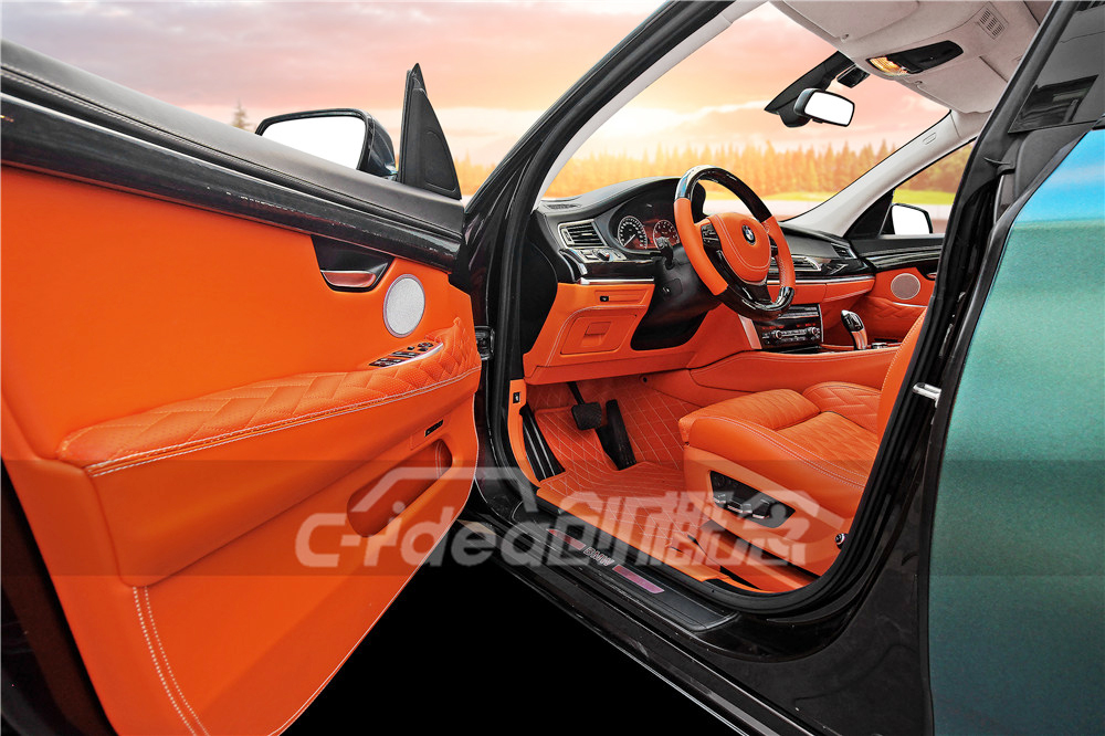 一望无际的橙色让整车内饰看起来朝气蓬勃,动感十足