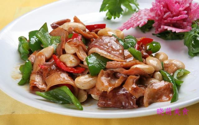 香辣花菜煲,黑椒牛柳,川椒口水鸡,尖椒肚片的家常做法