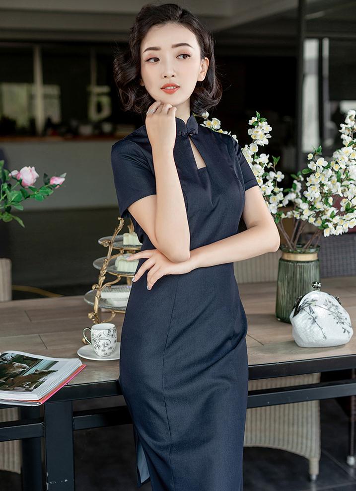 40岁女人要优雅,穿一袭复古的旗袍,知性又风情的女人味!