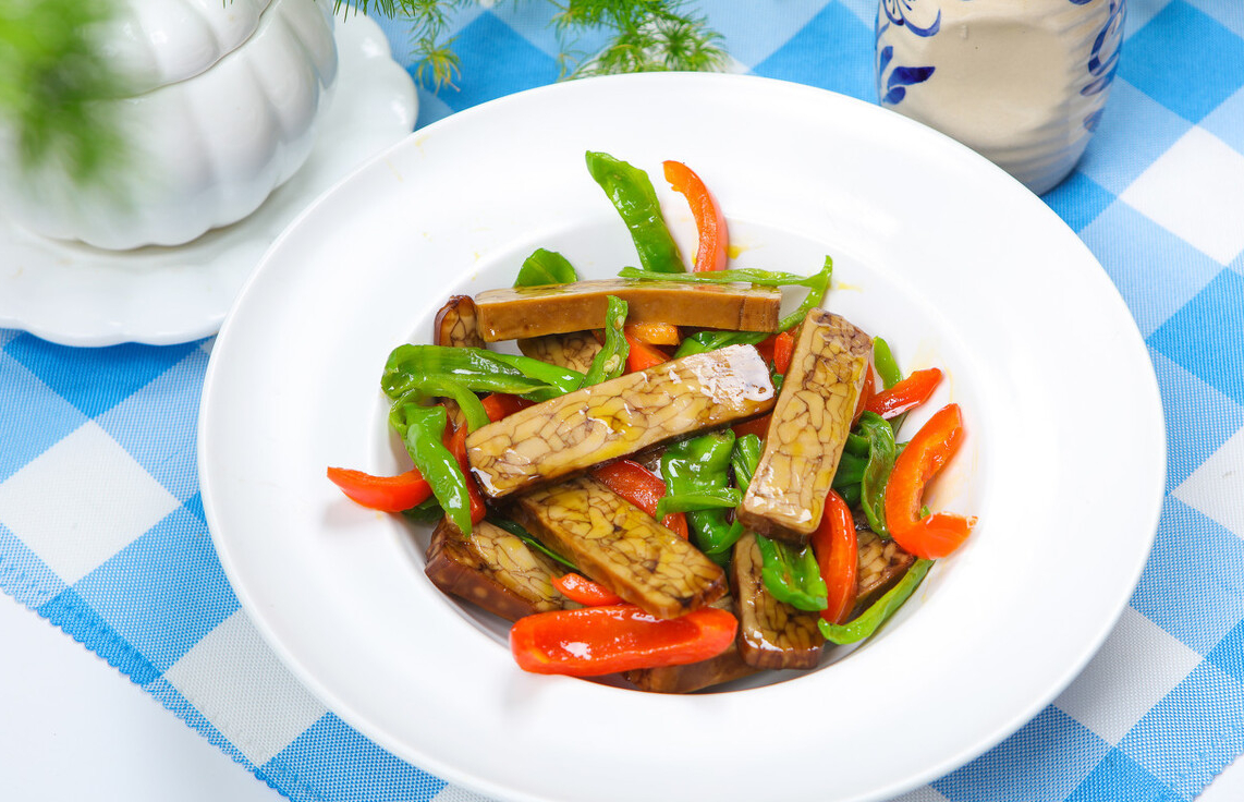 辣椒香干小炒肉鲜辣软嫩又可口超下饭的家常菜做法超简单