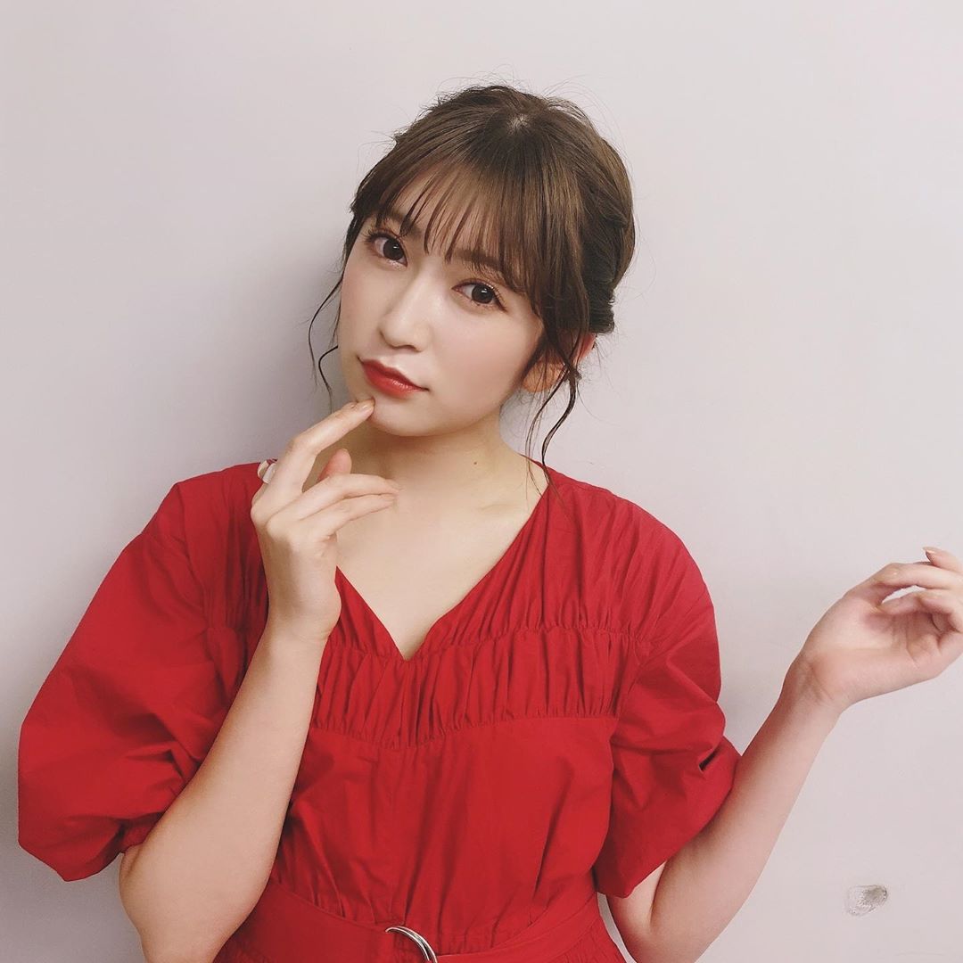 是时尚杂志《ray》的专属模特儿,在剧中她饰演美容顾问前辈山本织香