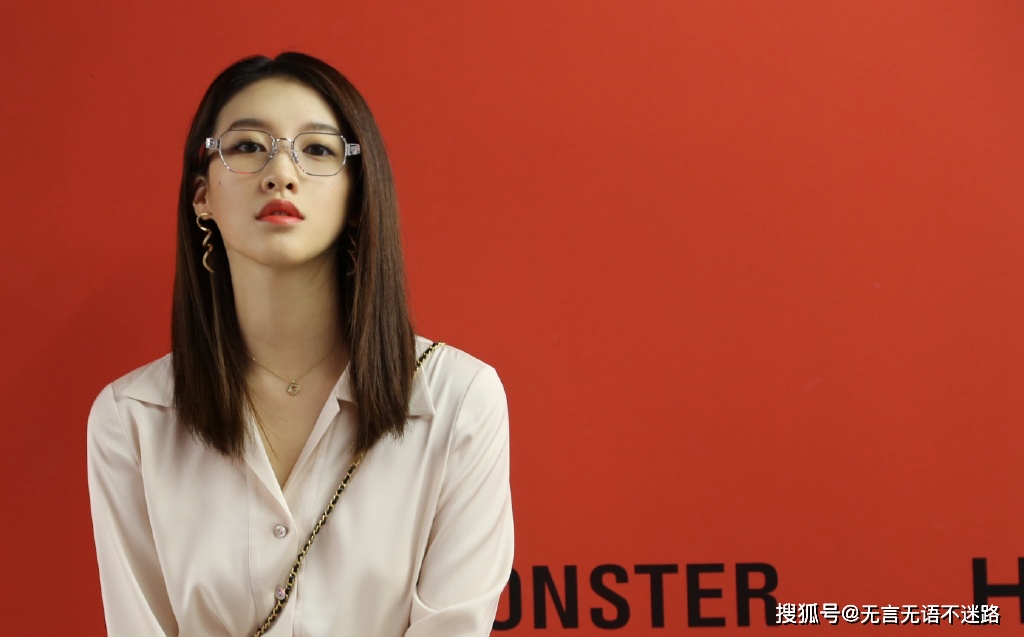 杜雨宸 亮片裙性感活动美照-搜狐大视野-搜狐新闻