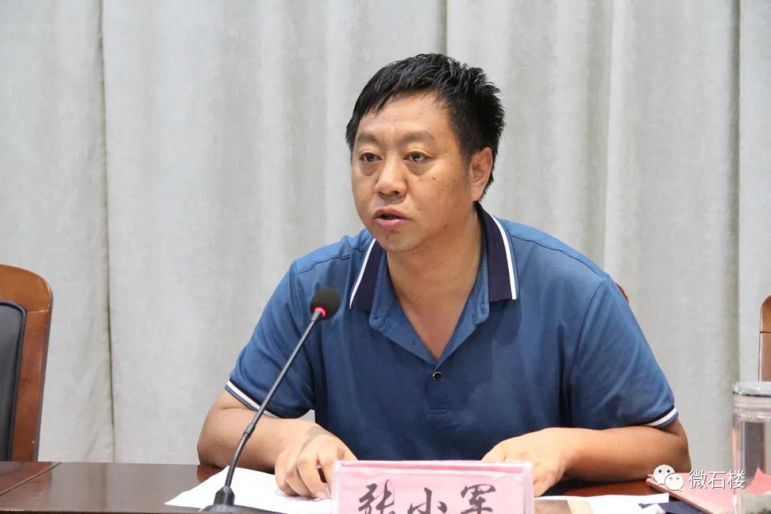 县教育科技局局长张小军