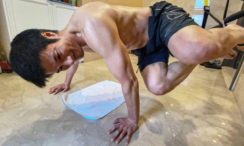 肌肉型男:44岁的王力宏,37岁的彭于晏,满屏荷尔蒙爆发