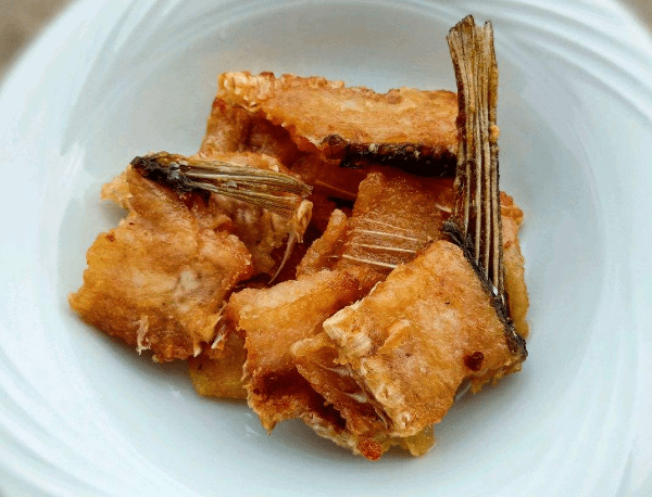 炸鱼块时,做好3点,鱼块金黄酥脆,吃着不腥,和饭店的一样好吃_做法