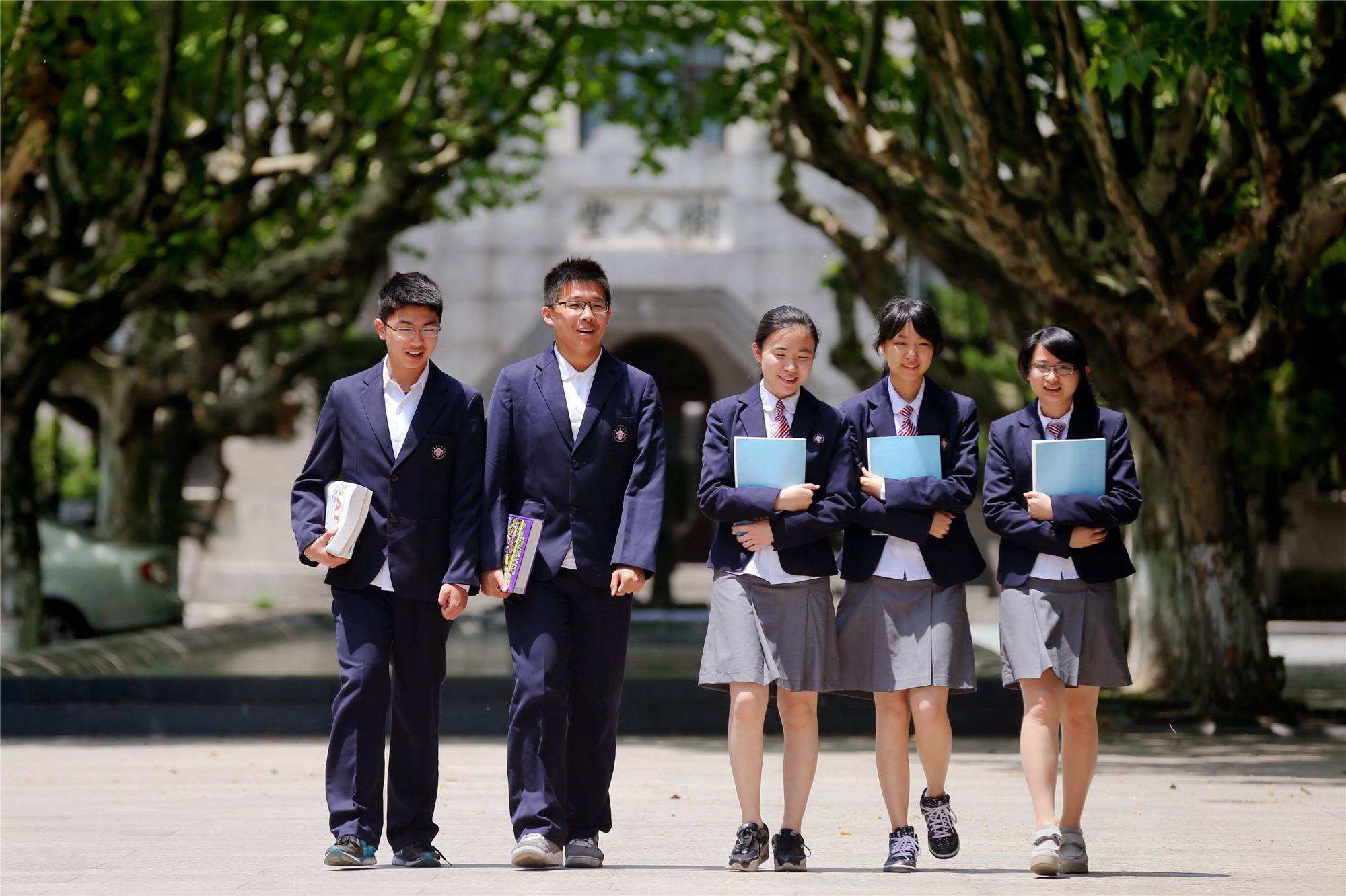 原創學生都穿統一校服為啥老師還是能一眼看出貧富3個原因很現實