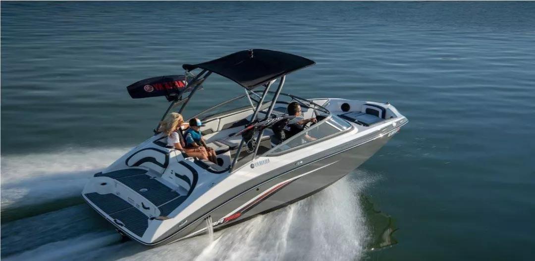 67新雅马哈ar195运动艇评测