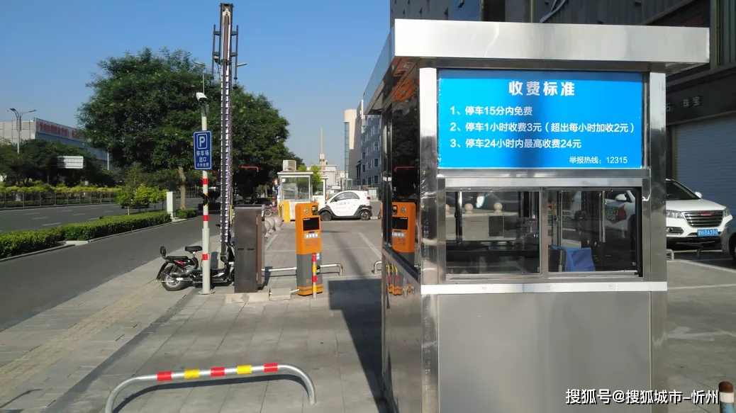 忻州城区30个卡口抓拍不系安全带不戴头盔等违法行为