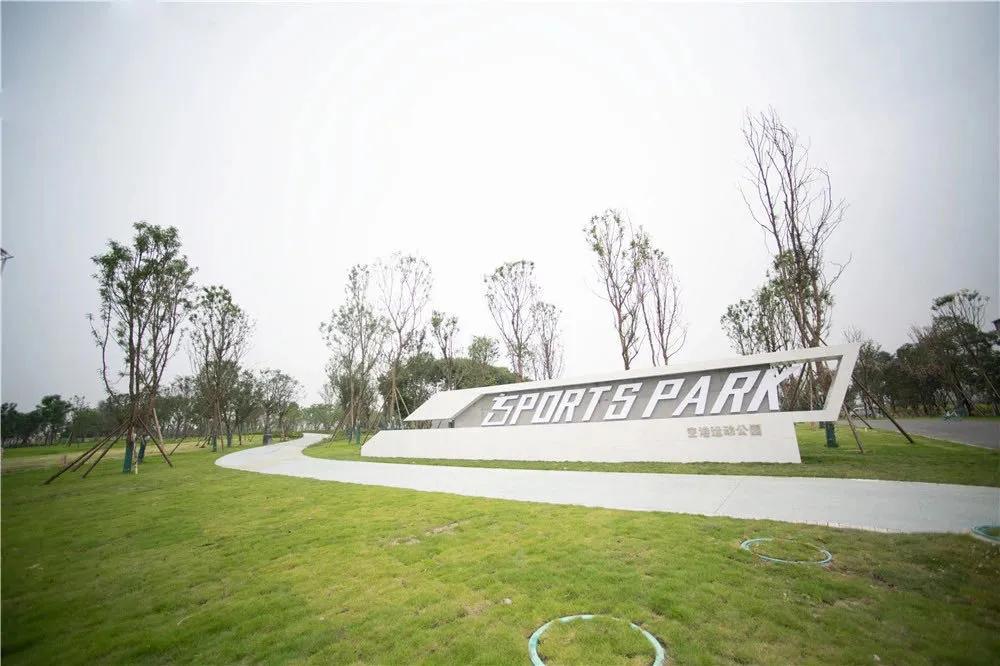 空港運動公園位於成雙大道雙流空港商務區起步區內,佔地面積約40多萬