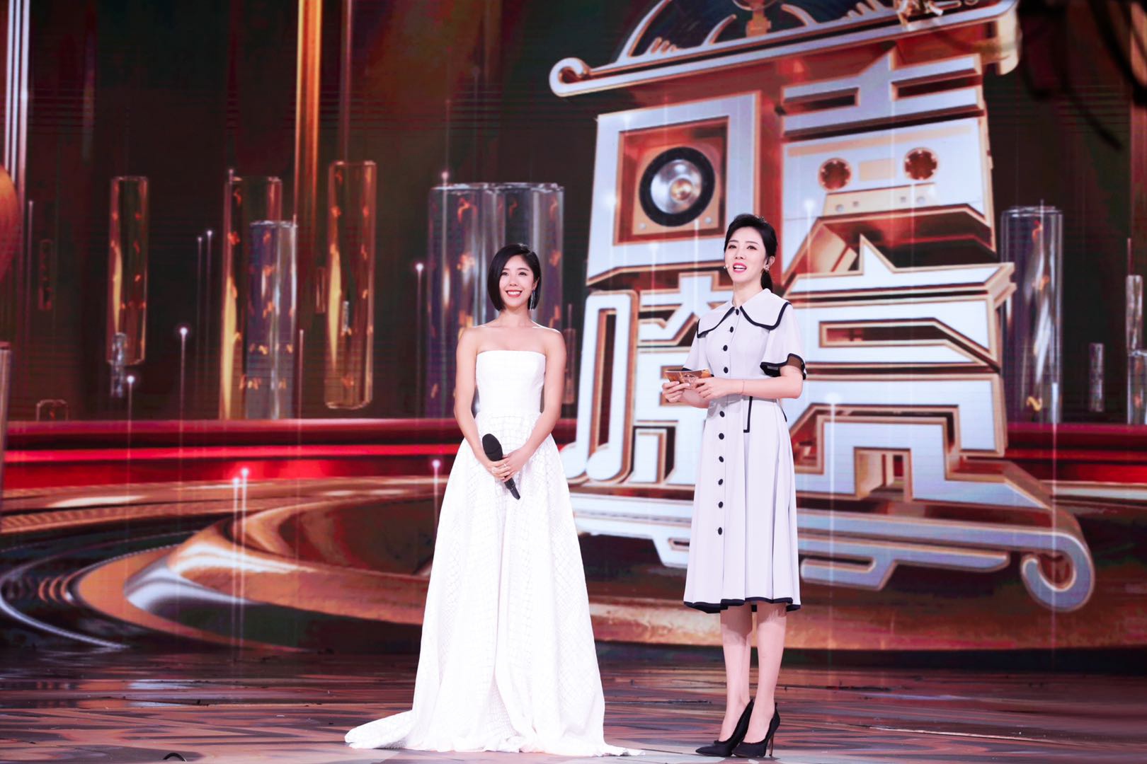 赵奕欢献唱《夜空中最亮的星》 唱响回声嘹亮