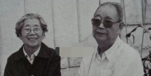 有些人在授衔后,因为工作需要离开了军队,转任文职工作,像徐斌洲中将