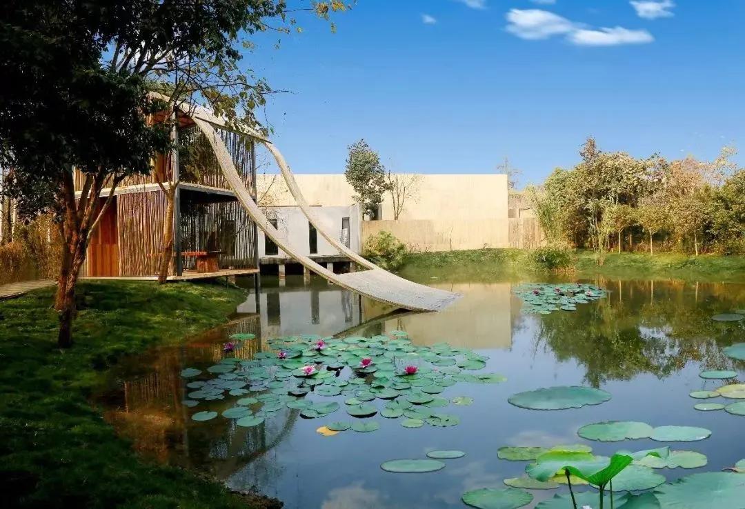 藏在名字里的小故事:三圣乡不止有民宿,网红店,还有一处"也艺术空间".