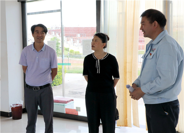 楚雄州文明办主任黄玲一行莅临云南爱尔发公司调研指导