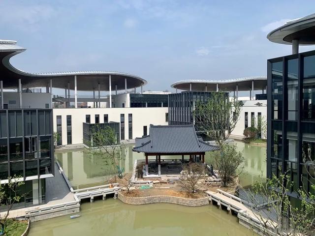 原创湖畔大学新校区主体建筑竣工设计尽显江南意境美轮美奂