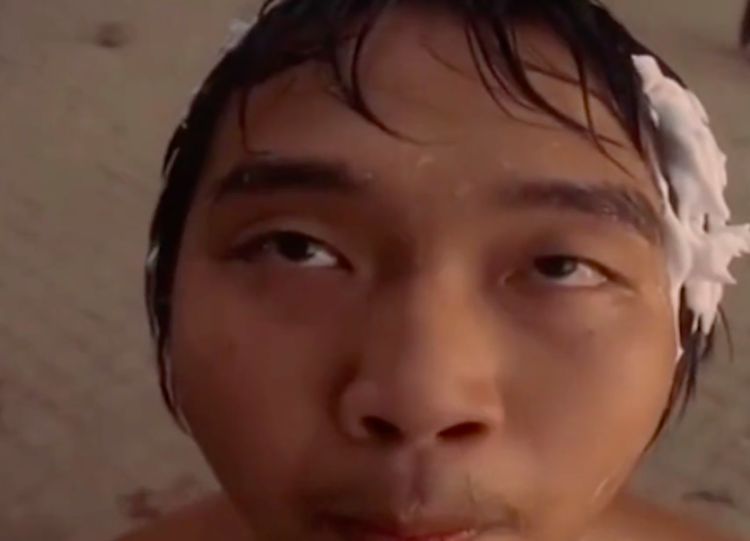功夫中被包租婆停水的洗头男就是他.《少林足球》选演员