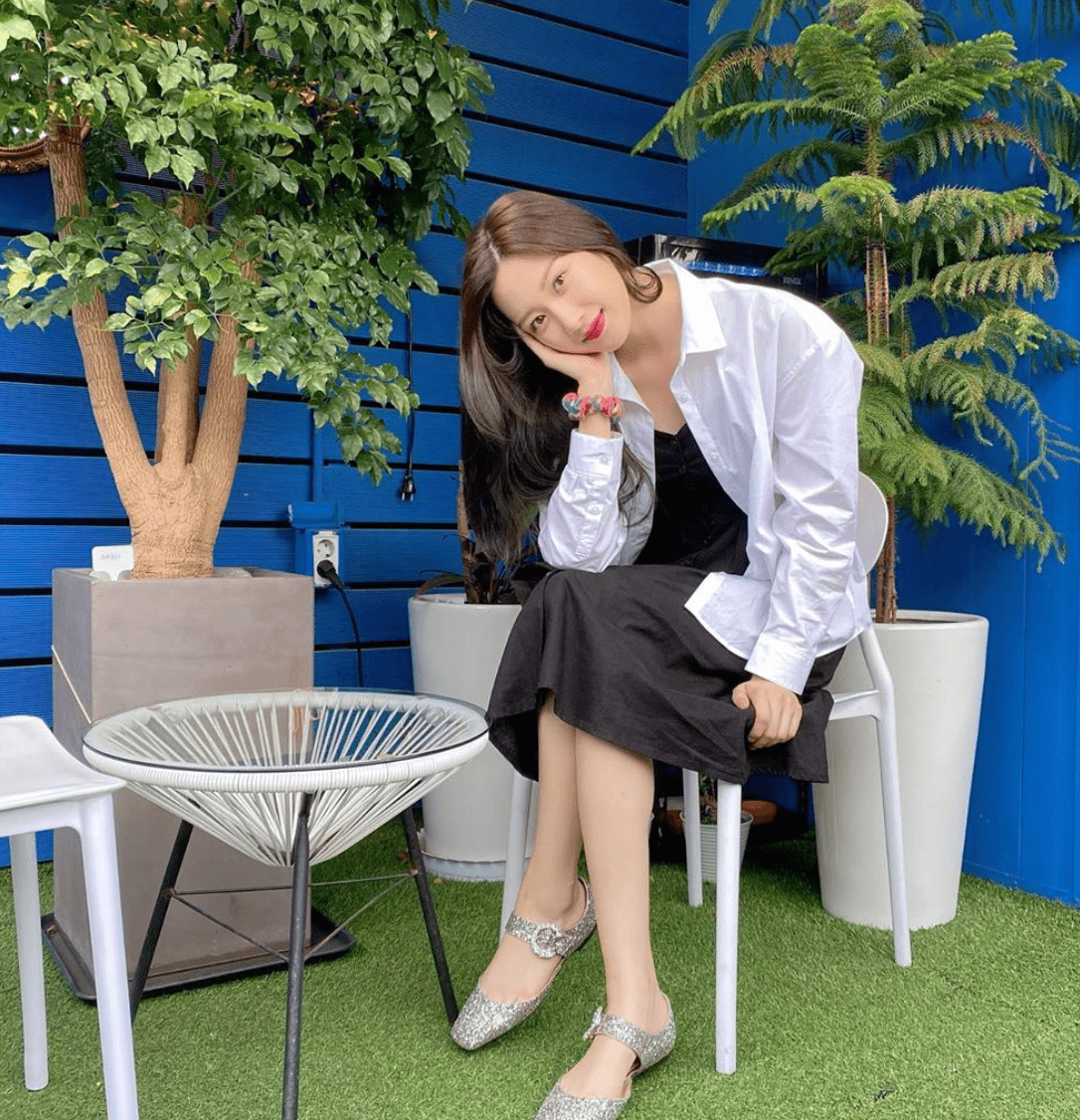 不仅如此文佳煐毕业于韩国顶尖大学-成均馆大学,精通韩语,德语,英语