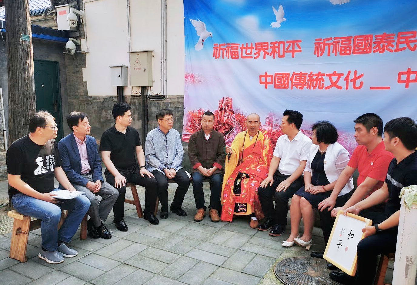 他介绍了和平寺历年来的各种和平文化活动,以及和平寺住持德禅法师对"