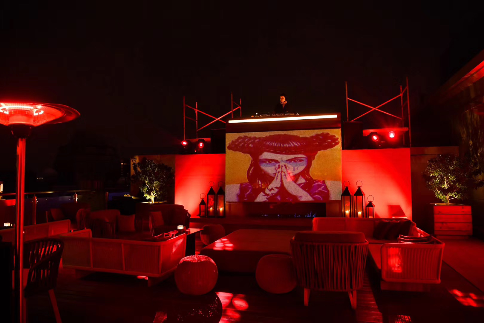 屋顶露台酒吧印–为您呈现当红不让主题月圆派对