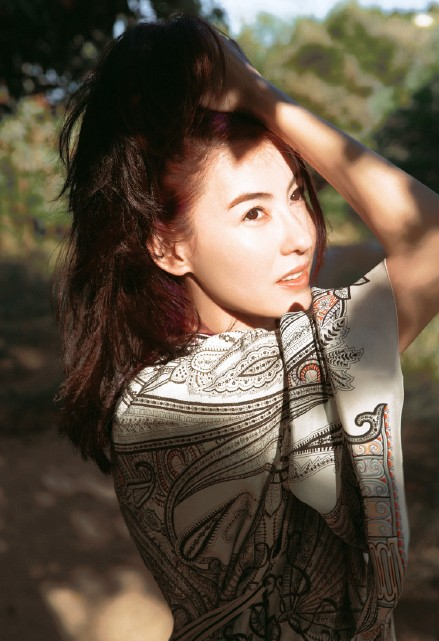 张柏芝晒照少女感满满 绝美侧颜肌肤水嫩状态超好