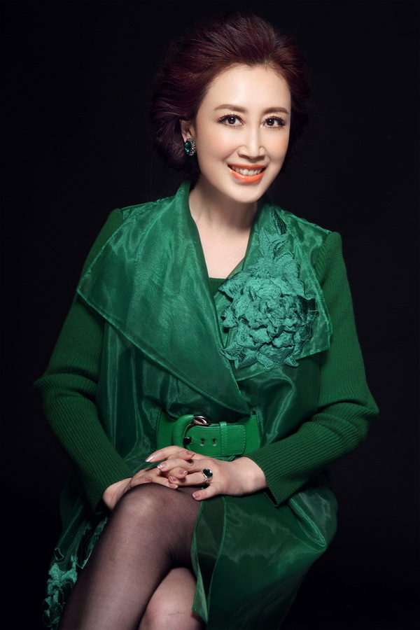 女高音歌唱家冯欣不同的舞台同样的精彩