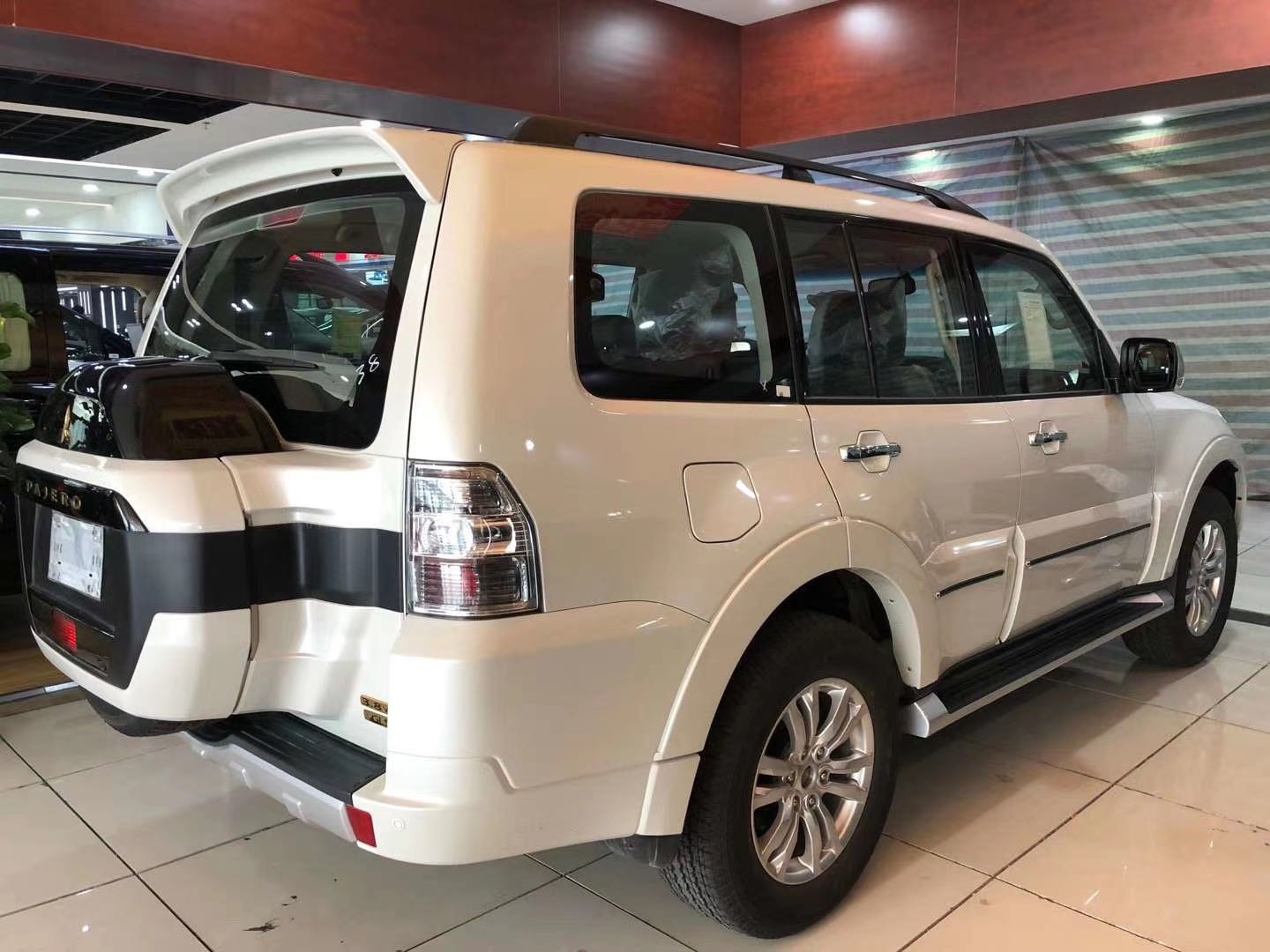 顶配20款三菱帕杰罗v97现车金标版时尚suv