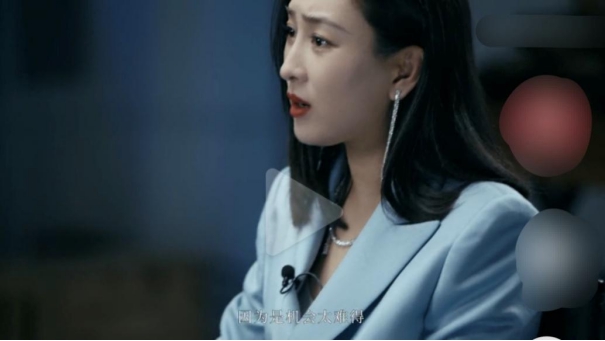 面对记者宋诗婷直言不讳的采访,马苏虽然是笑着的,但