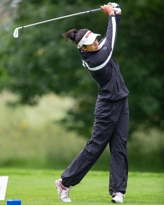 组图:奥地利美女爱打高尔夫 金牌 肤色相得益彰