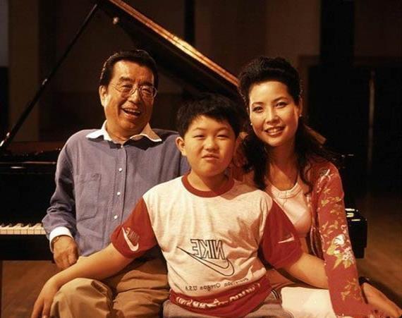 李双江两个儿子同父不同命李天一监狱服刑大儿子却很优秀