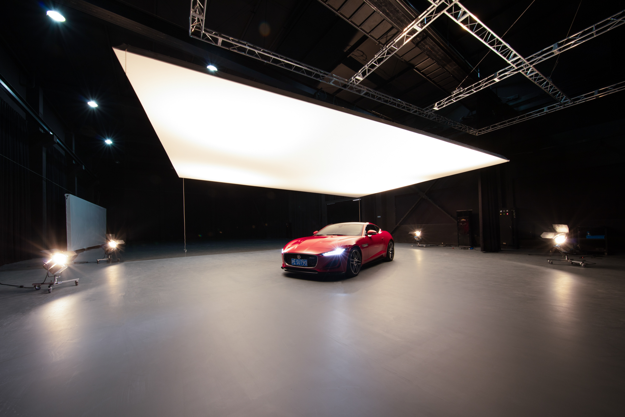 全球最大专业摄影棚  studio上海影棚全新亮相_手机搜狐网