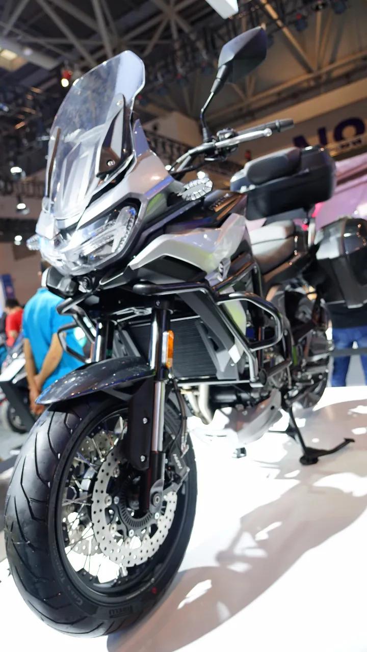 赛科龙rx6诺顿650引擎全新400cc公路gt车型亮相展会