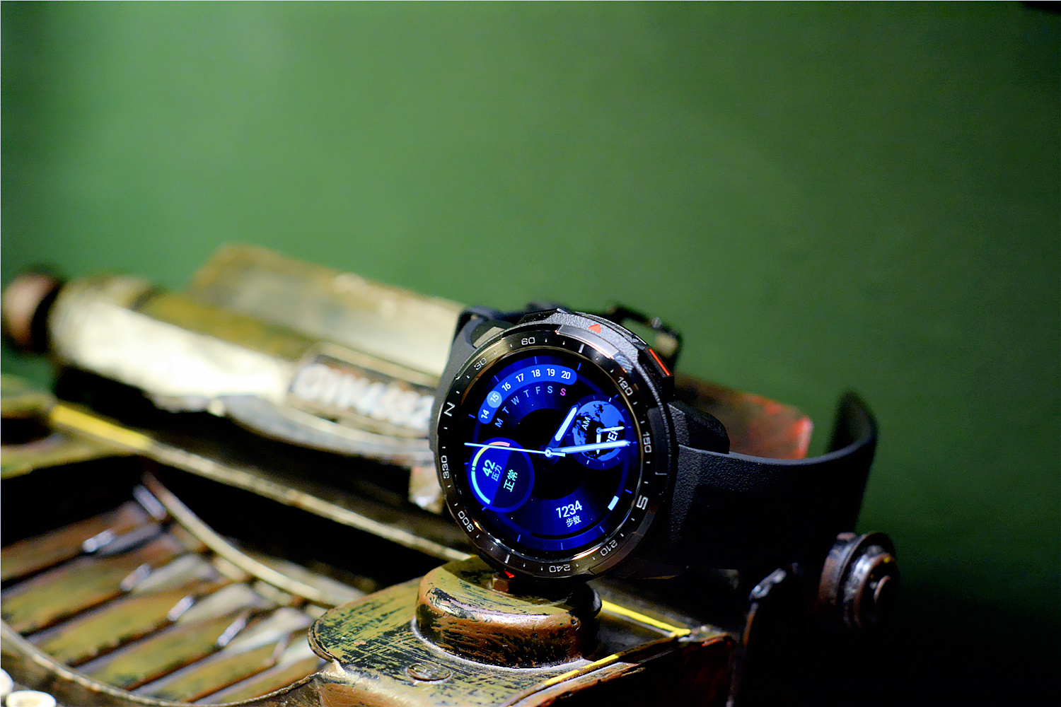 开箱荣耀新品,amoled屏幕,内置扬声器,续航能达一个月?_手表