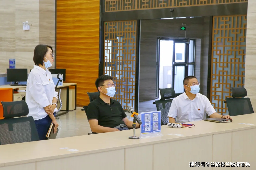 县委书记李绍忠到县融媒体中心调研