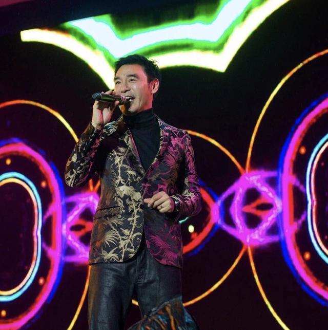 原创钟镇涛上节目戴30万名表低调中显富贵内地登台14年身家轻松过亿