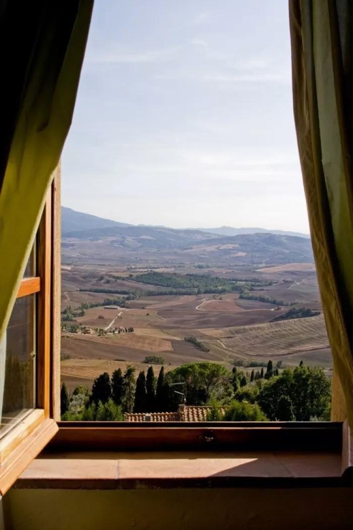 一窗美景静如画