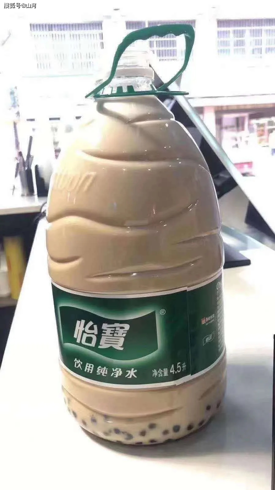 秋天里的第一杯奶茶